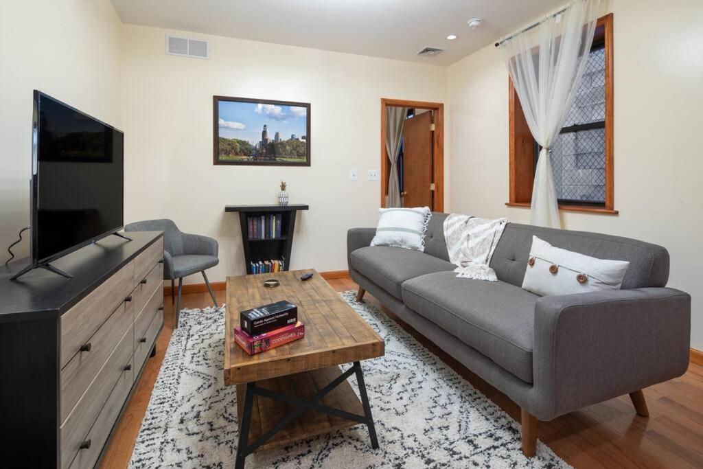 Apartment One Bedroom Gem Near Center *